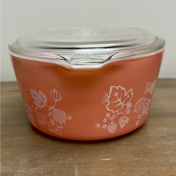 Vintage Pyrex Gooseberry Pink 473 1 Quart Round Covered Casserole dish with lid - Picture 3 of 15